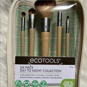 Makeup brushes